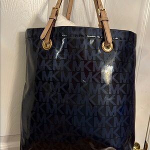 💙Michael Kors Jet Set Tote (Navy & light blue) signature Tote